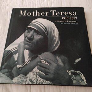 Mother Teresa 1910-1997 A Pictorial Biography by Joanna Hurley